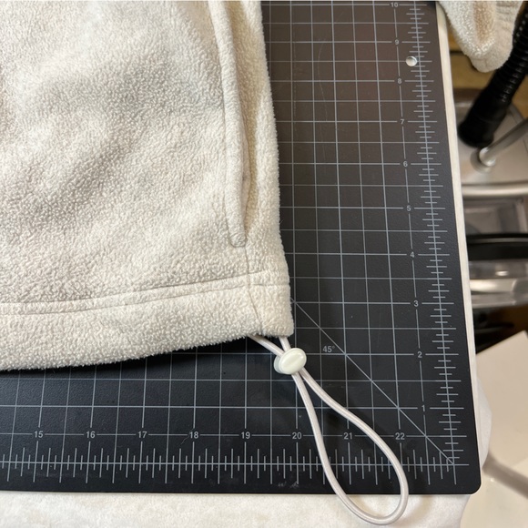 GUC Izod 1/4 zip pullover - Picture 3 of 5